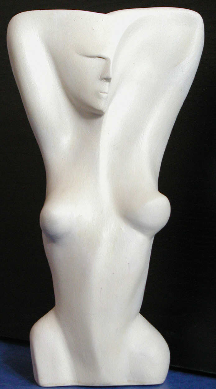 sculpture femmes bras levs
